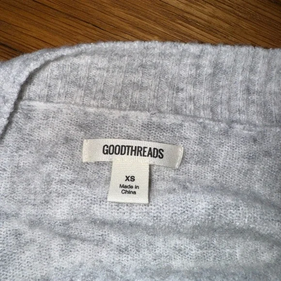 Goodthreads Light Gray Long Sleeve V-Neck Sweater Wool Size XS - Picture 2 of 2